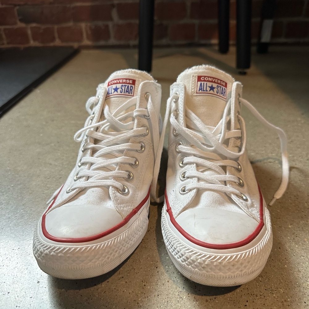 Converse women’s high tops size 8